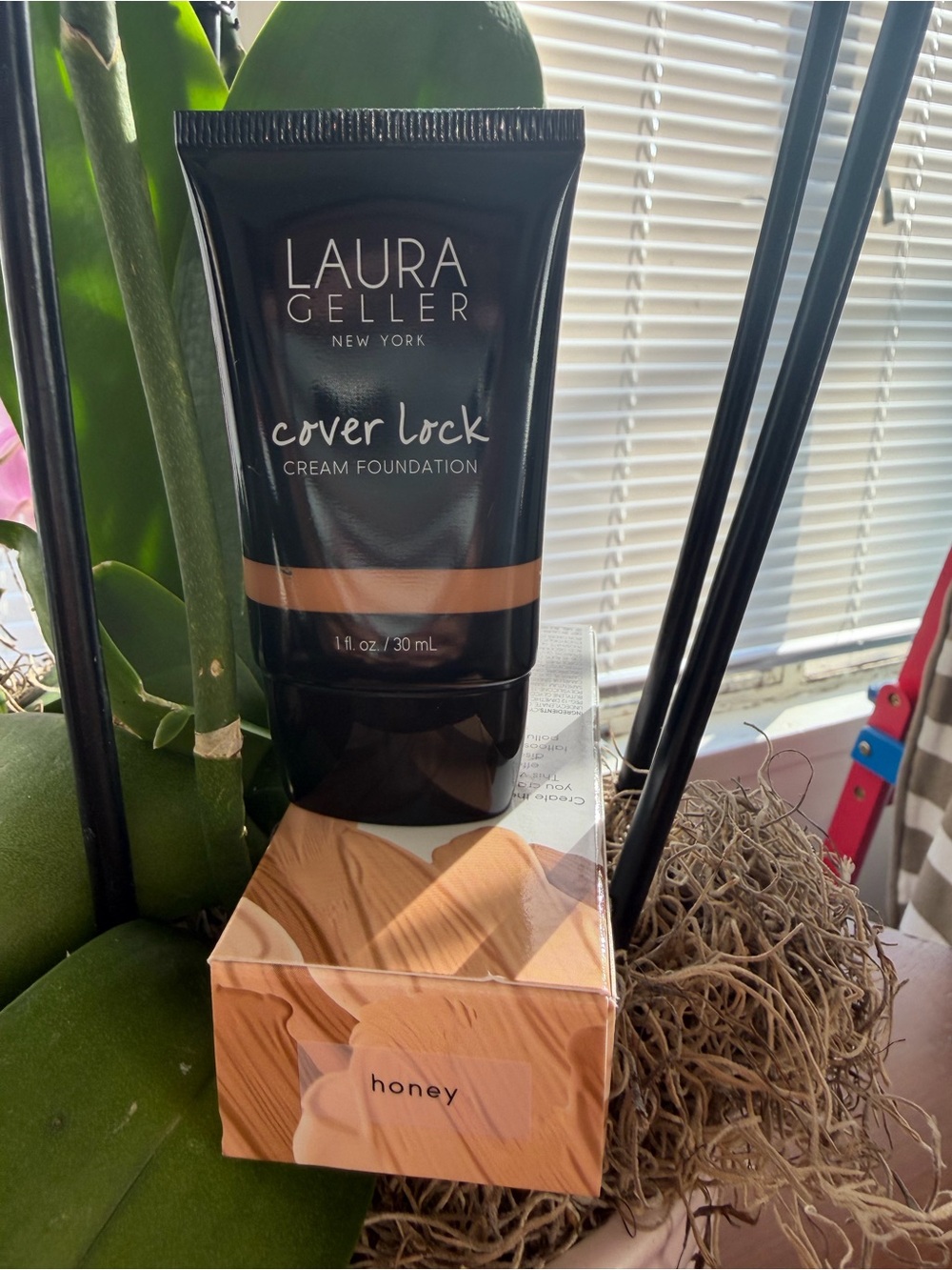 Laura Geller Cover Lock Cream Foundation - Honey (Black & Beige)